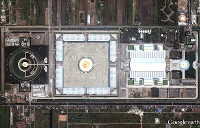 El Centro Mundial de Dhammakaya, en Panthum Thani, Tailandia